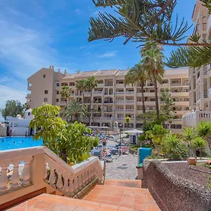 https://los-cristianos-castle-harbour-451.tenerifehoteles.net